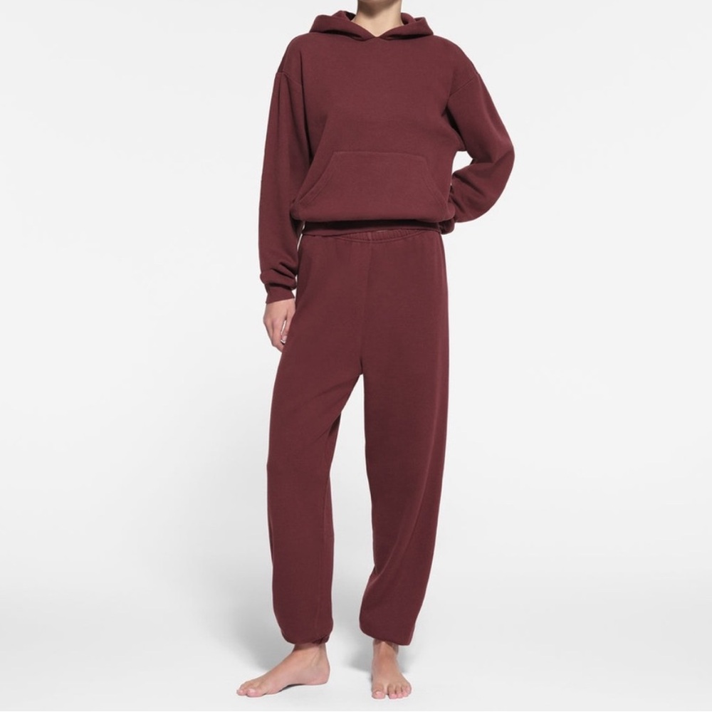 NWOT SKIMS Cotton Fleece Joggers in sold out OXBLOOD In Size XS